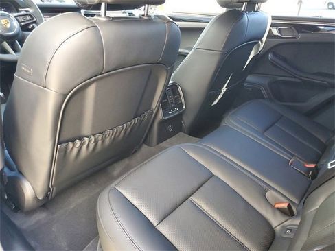 Used 2025 Porsche Macan image 29