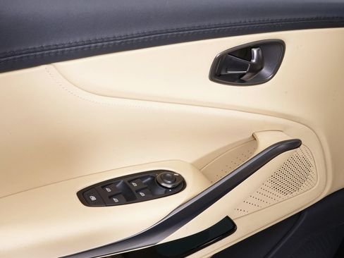 Used 2023 Aston Martin DBX AWD/4WD image 36