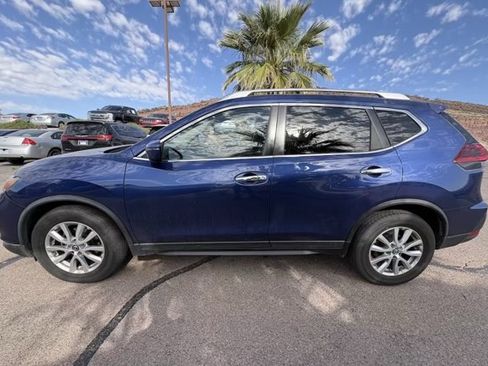 Used 2019 Nissan Rogue SV FWD image 2