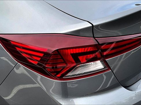 Used 2020 Hyundai Elantra Value Edition w/ Cargo Package (C1) FWD image 18