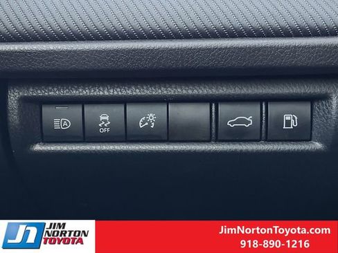 Used 2025 Toyota Camry SE w/ Convenience Package image 24