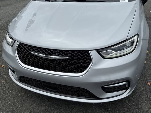 New 2026 Chrysler Pacifica Pinnacle image 35