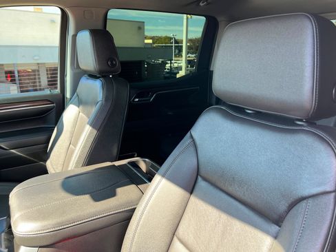 Used 2024 Chevrolet Silverado 1500 LT Trail Boss w/ LT Trail Boss Premium Package AWD/4WD image 17