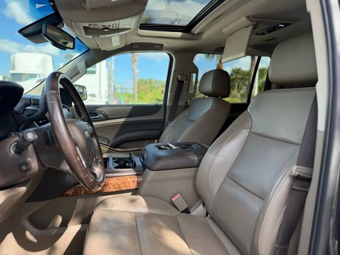 Used 2019 Chevrolet Suburban Premier RWD image 12