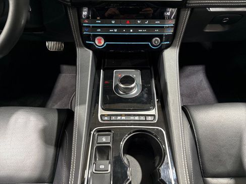 Used 2017 Jaguar F-PACE S image 76