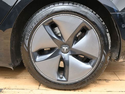 Used 2018 Tesla Model 3 Long Range image 12