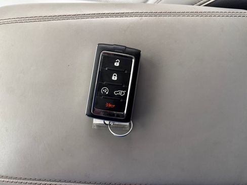 Used 2022 Jeep Grand Cherokee Overland w/ Luxury Tech Group IV image 38