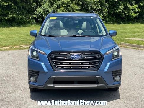 Used 2023 Subaru Forester Premium AWD/4WD image 2