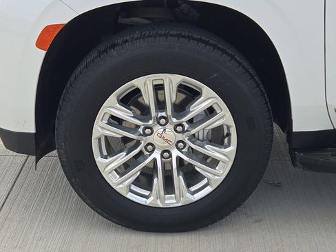 Used 2024 GMC Yukon XL SLT image 12