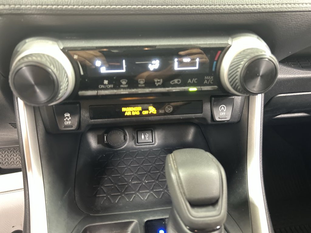 Used 2019 Toyota RAV4 LE w/ All Weather Liner Package AWD/4WD image 16