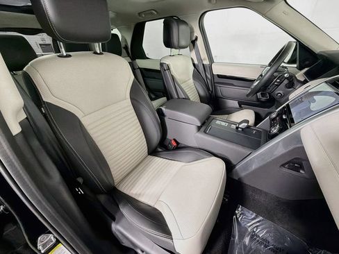 Used 2025 Land Rover Discovery S AWD/4WD image 31