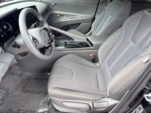 Used 2024 Hyundai Elantra SE FWD image 10