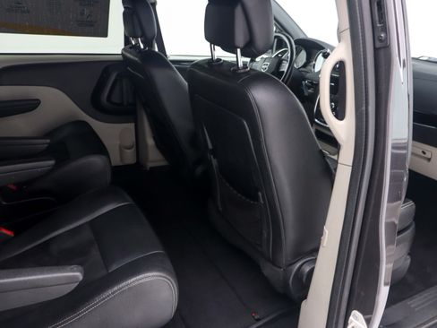 Used 2020 Dodge Grand Caravan SXT FWD image 15