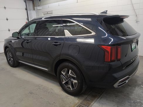 Used 2021 Kia Sorento S FWD image 3