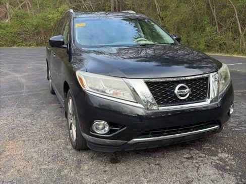 Used 2015 Nissan Pathfinder Platinum w/ Family Entertainment Package image 2