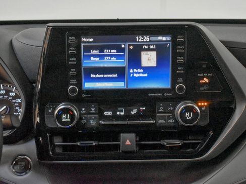 Used 2022 Toyota Highlander XLE image 14