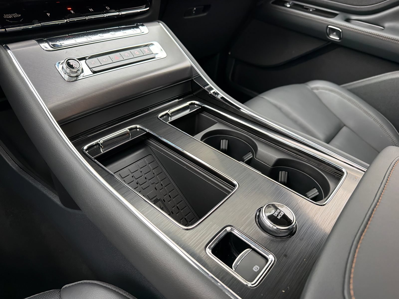 New 2027 Lincoln Aviator AWD w/ Jet Appearance Package image 31