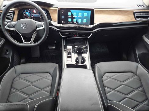 Used 2024 Volkswagen Atlas SE w/ Panoramic Sunroof Package image 25