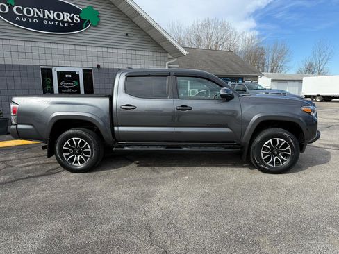 Used 2023 Toyota Tacoma TRD Sport image 2