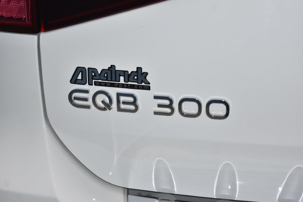Used 2024 Mercedes-Benz EQB 300 4MATIC image 30