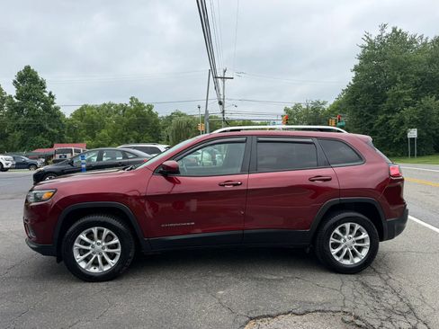 Used 2020 Jeep Cherokee Latitude w/ Cold Weather Group AWD/4WD image 8