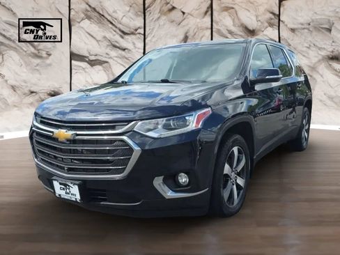 Used 2020 Chevrolet Traverse LT w/ LT Premium Package AWD/4WD image 1