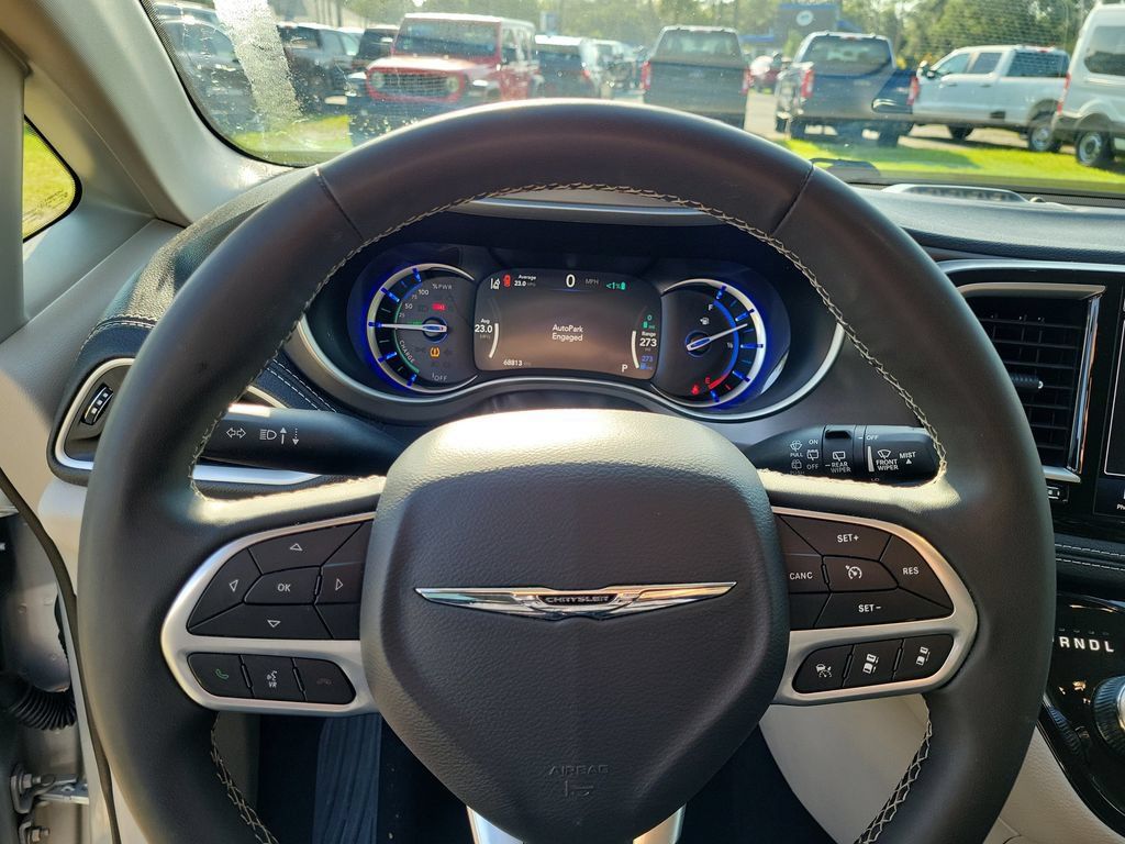 Used 2023 Chrysler Pacifica Touring-L FWD image 30