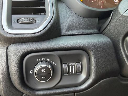 New 2026 RAM 2500 Laramie AWD/4WD image 18
