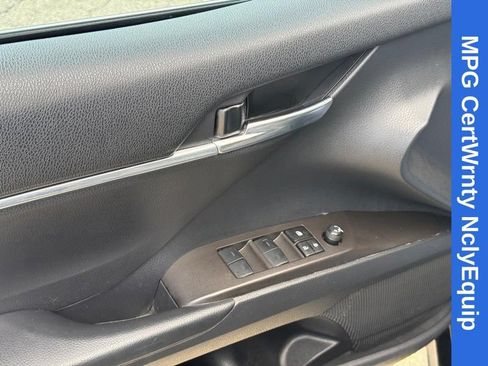 Used 2023 Toyota Camry SE FWD image 18