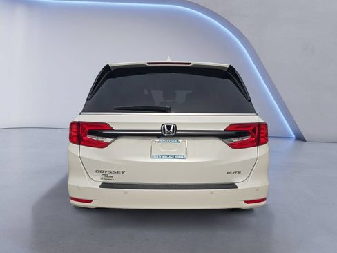 Used 2023 Honda Odyssey Elite image 4