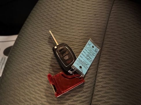 Used 2017 Hyundai Santa Fe Sport image 32