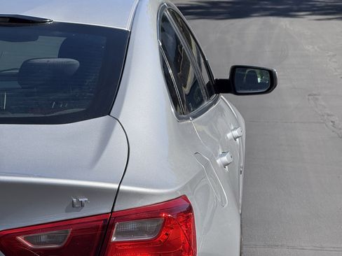 Used 2017 Chevrolet Malibu LT FWD image 20