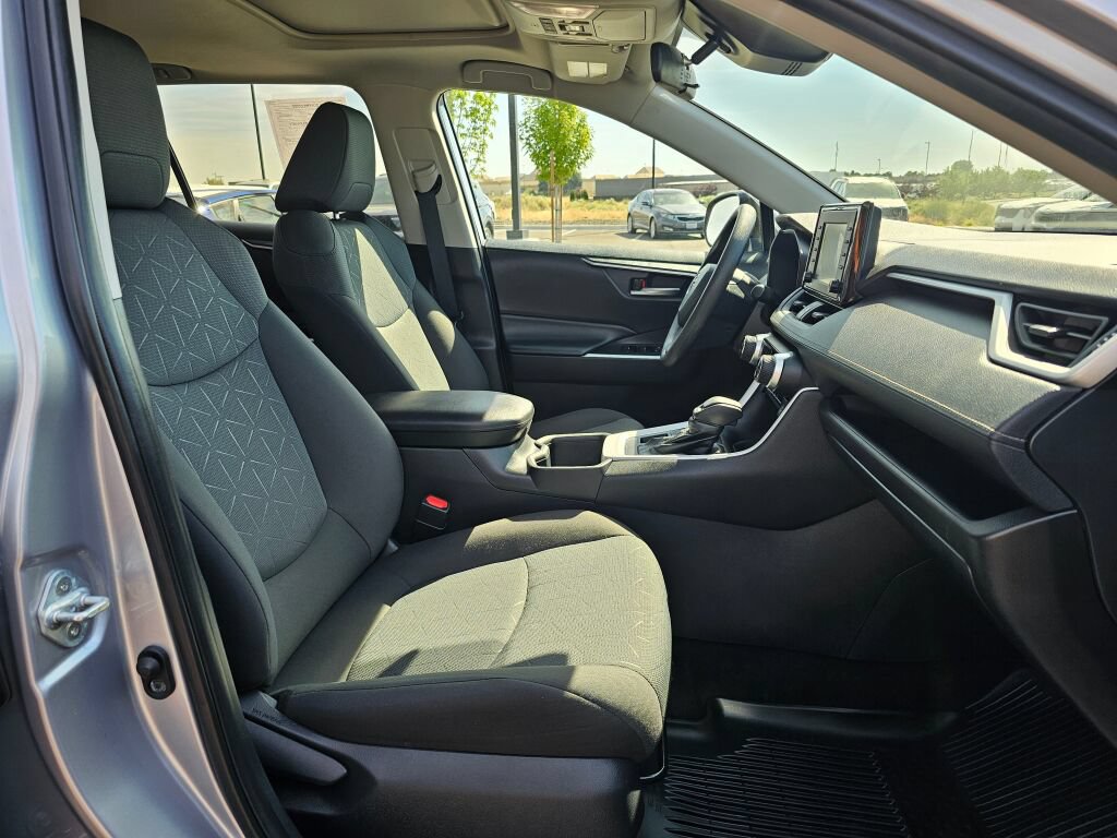 Used 2022 Toyota RAV4 XLE w/ Convenience Package AWD/4WD image 14