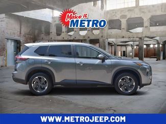 Used 2024 Nissan Rogue SV AWD/4WD video 1
