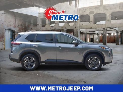Used 2024 Nissan Rogue SV AWD/4WD image 1