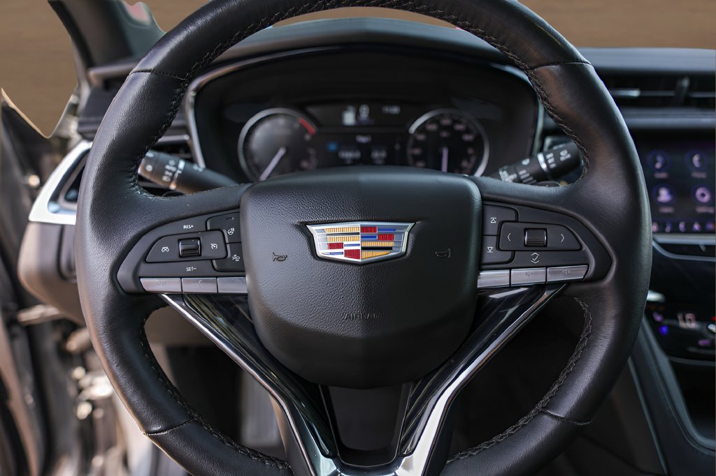 Certified 2025 Cadillac XT6 Premium Luxury FWD image 12