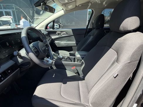 Used 2023 Kia Sportage LX AWD/4WD image 6
