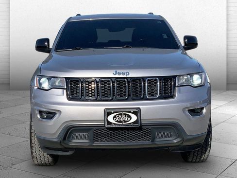 Used 2017 Jeep Grand Cherokee Laredo AWD/4WD image 2