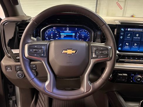 Used 2025 Chevrolet Silverado 1500 LTZ AWD/4WD image 36