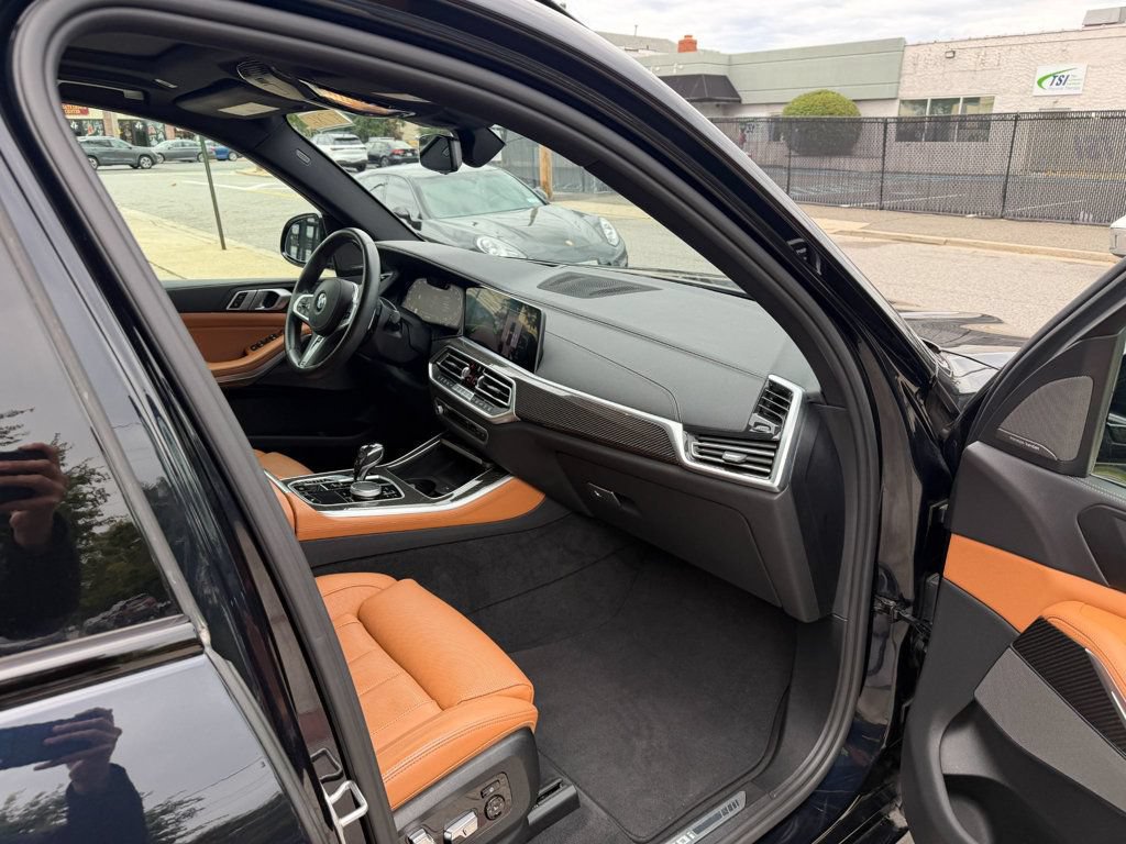 Used 2021 BMW X5 M50i AWD/4WD image 8