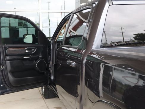 Used 2019 RAM 1500 Laramie AWD/4WD image 11