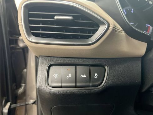 Used 2019 Hyundai Santa Fe SE FWD image 18