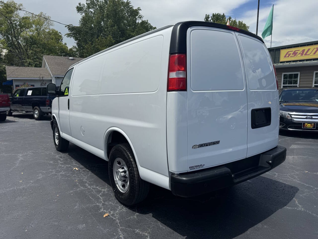 Used 2021 Chevrolet Express 2500 RWD image 4