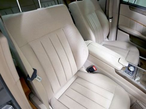 Used 2010 Mercedes-Benz E 550 E 550 Luxury image 9