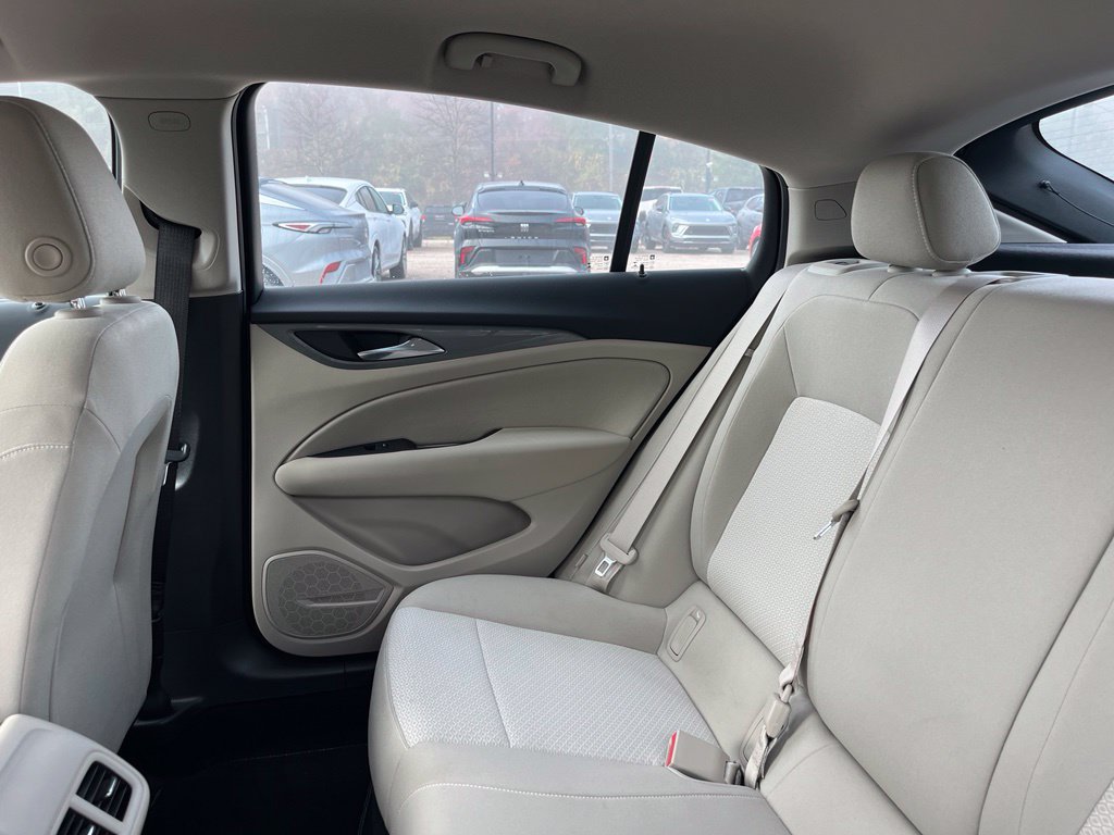 Used 2018 Buick Regal Preferred FWD image 17