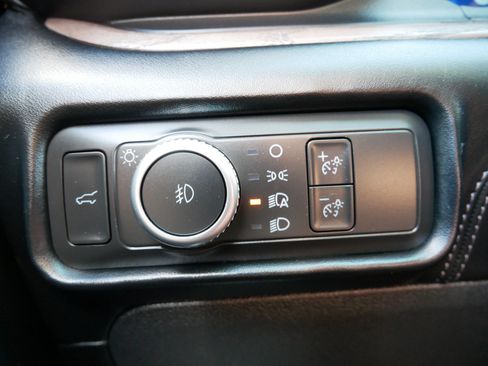 Used 2022 Ford Explorer Platinum w/ Equipment Group 601A AWD/4WD image 26