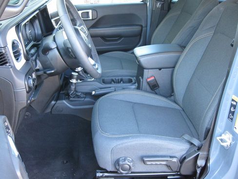 Used 2025 Jeep Wrangler Unlimited Sahara w/ Safety Group image 13