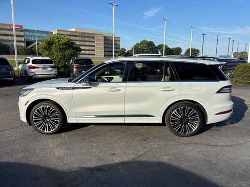 Certified 2025 Lincoln Aviator Black Label AWD/4WD image 4