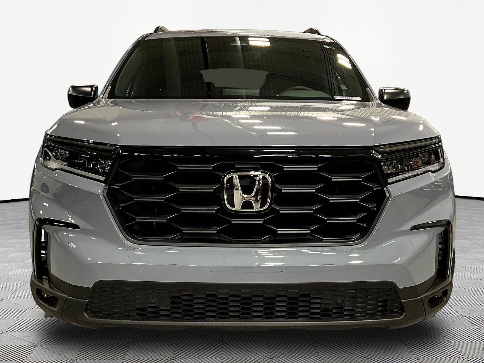 Used 2025 Honda Pilot Sport image 2