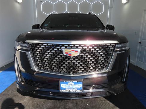 Used 2024 Cadillac Escalade ESV Luxury AWD/4WD image 3